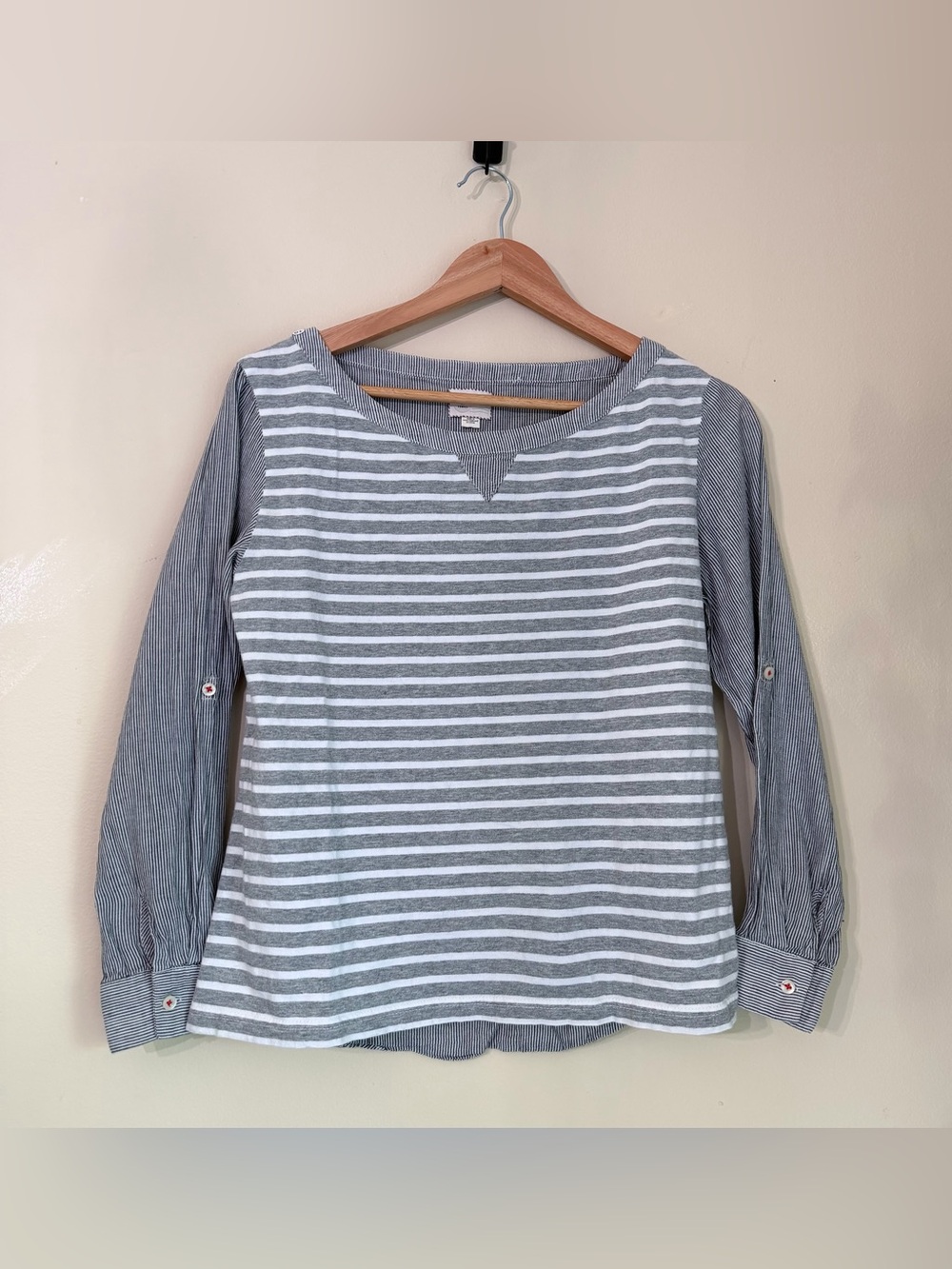 Postmark by Anthropology Women’s Gray & White Striped Long-Sleeve Top